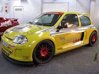 super-fast-and-light-renault-clio-v6-trophy