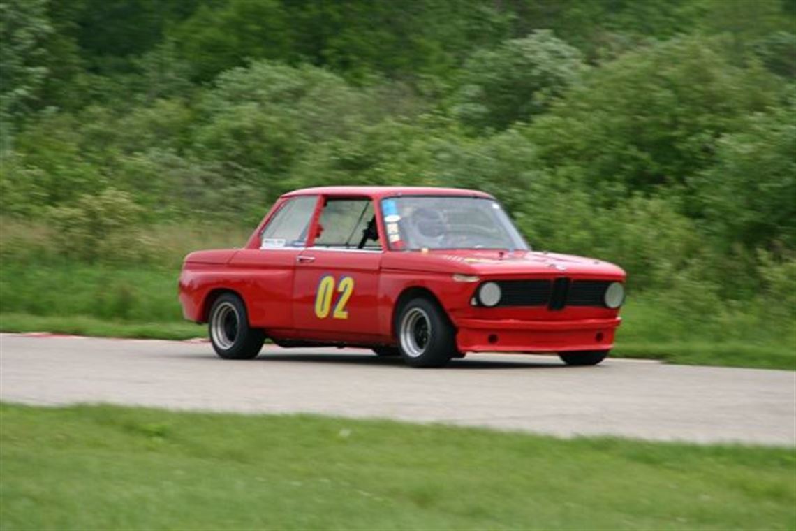 1971-bmw-2002-max-easy-248s-at-road-america