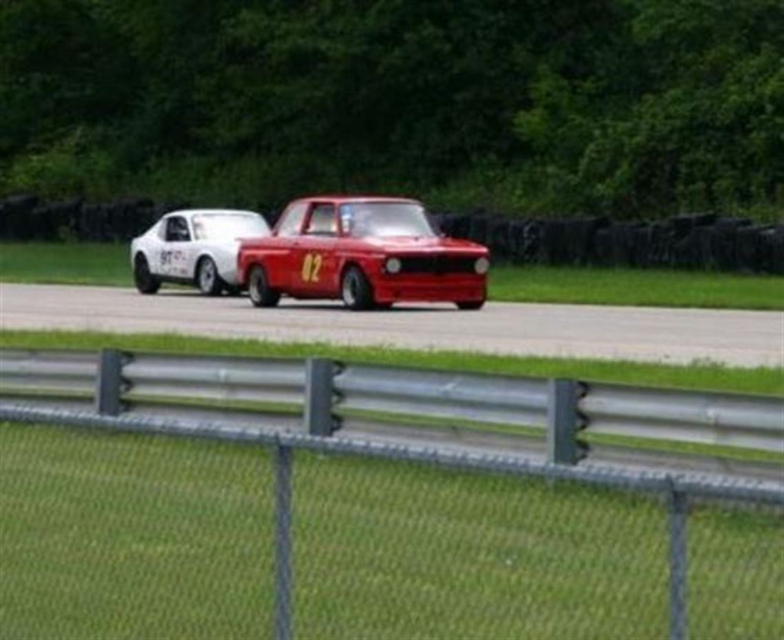 1971-bmw-2002-max-easy-248s-at-road-america