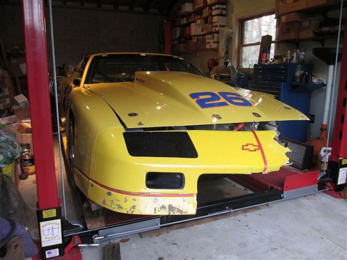 1982-chevy-camaro-gt-1-crash-damaged-no-engin