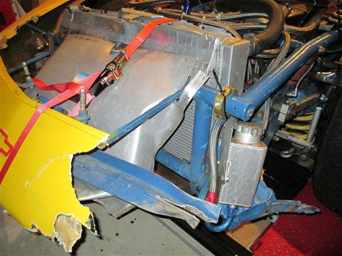 1982-chevy-camaro-gt-1-crash-damaged-no-engin