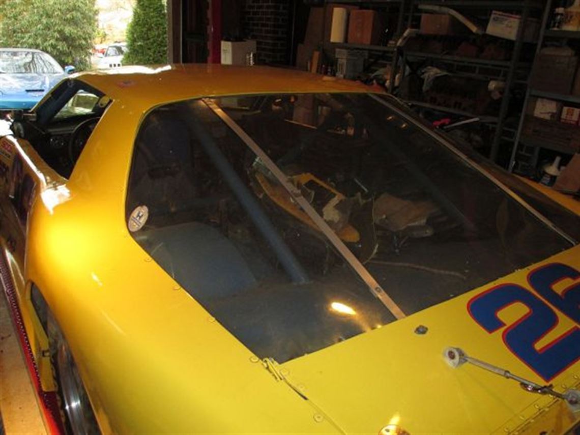 1982-chevy-camaro-gt-1-crash-damaged-no-engin