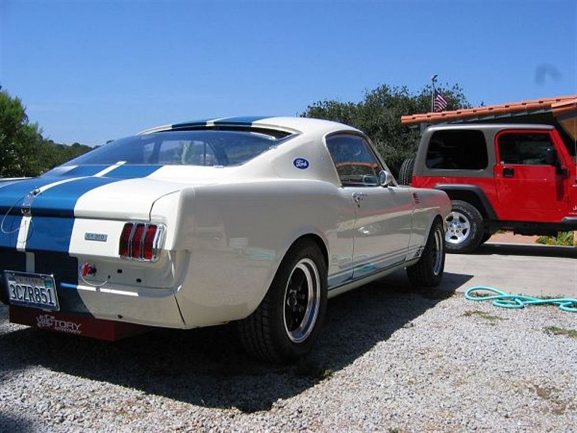 1965-ford-fastback-shelby-r-model-clone