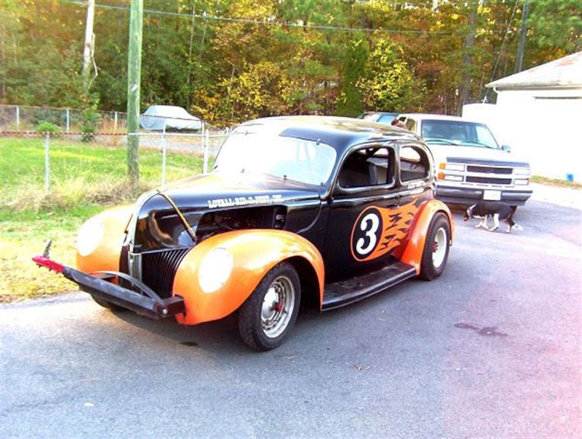 1940-ford-2-door-sedan-race-car