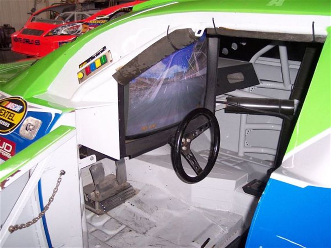 2006-ford-nascar-video-game-simulator-video-g