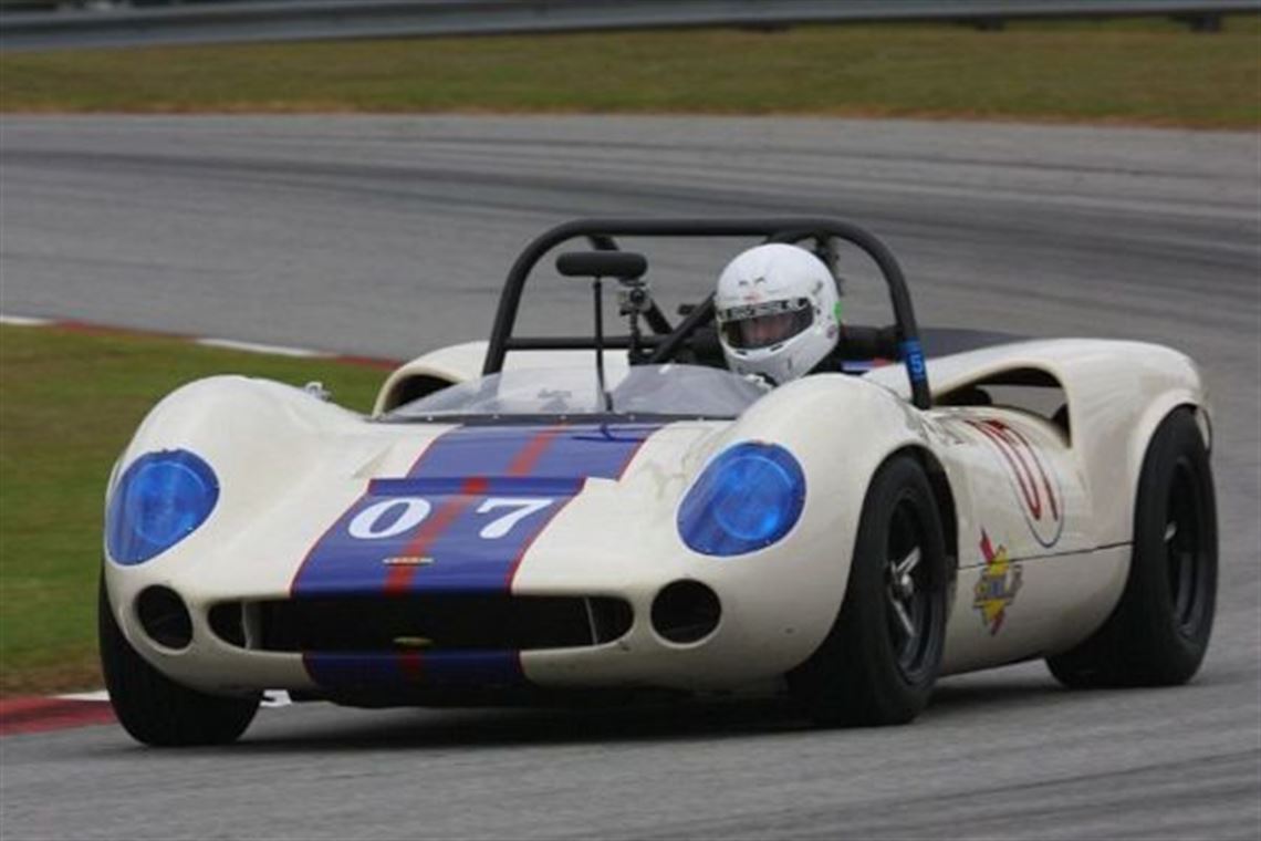 1965-lola-t70-spyder-replica