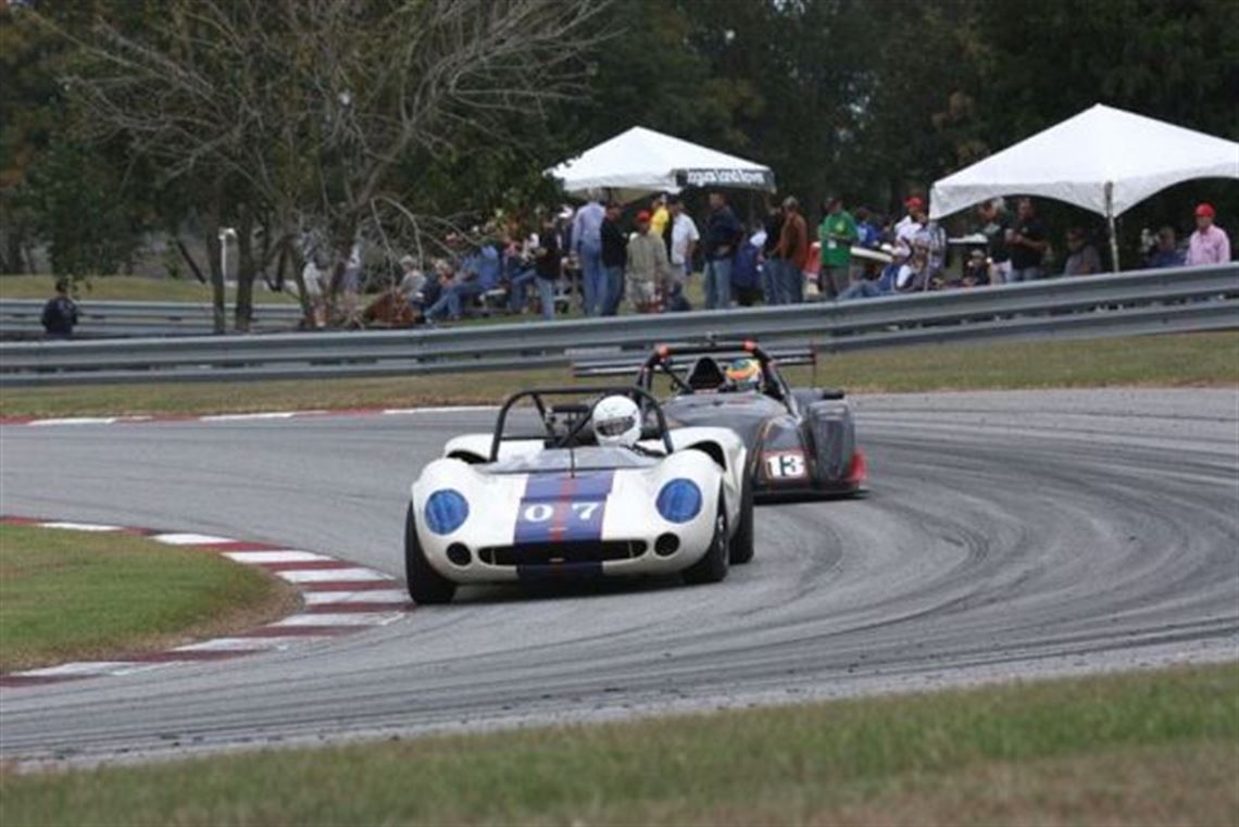 1965-lola-t70-spyder-replica