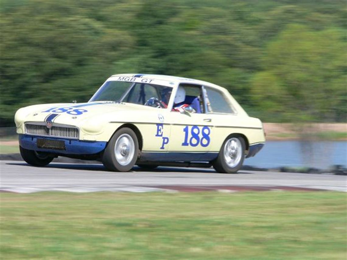 1967-mg-mgb-gt