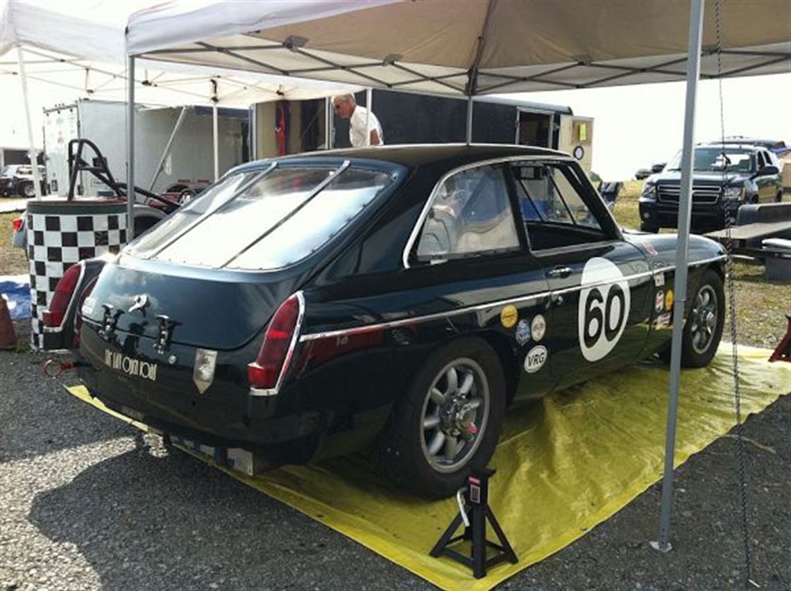 1967-mg-b-gt-vintage-race-car