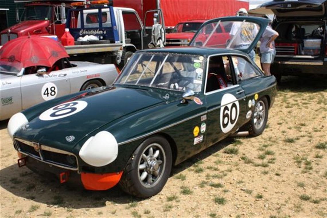 1967-mg-b-gt-vintage-race-car