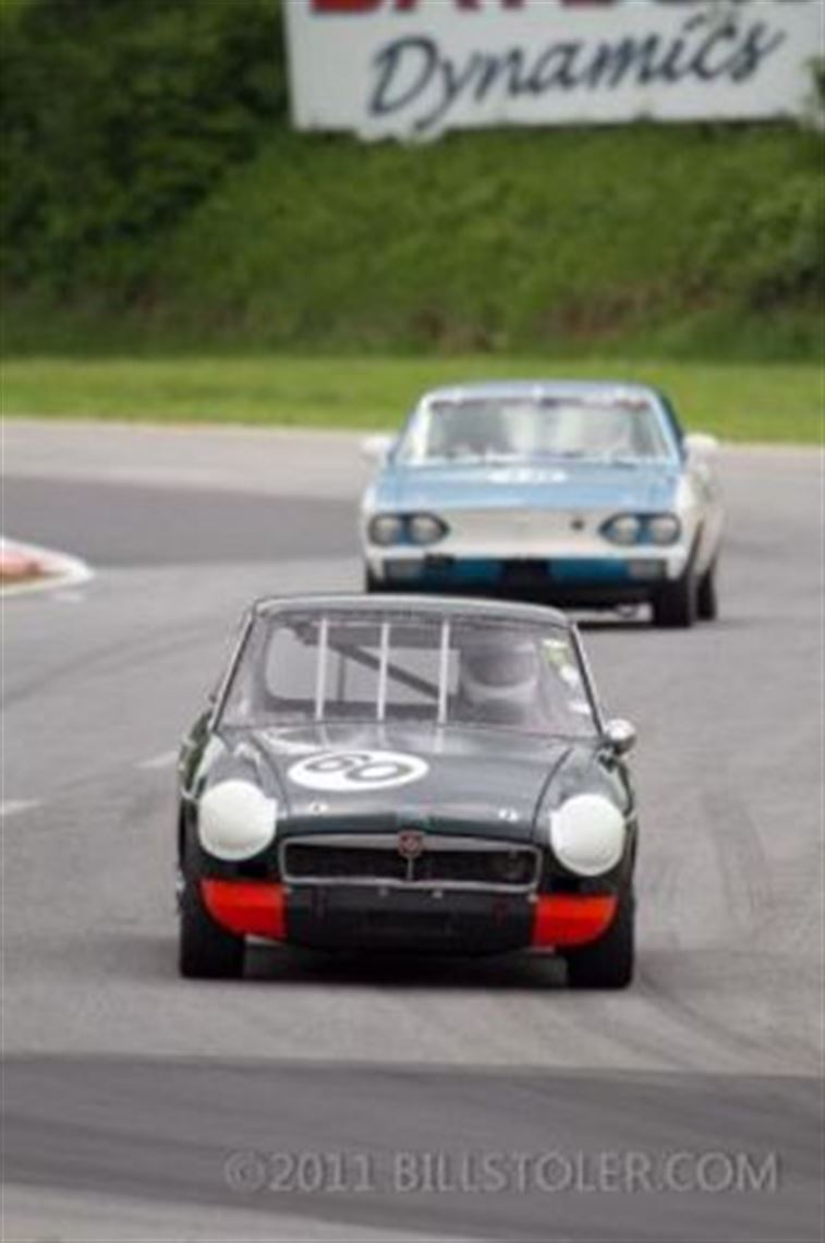 1967-mg-b-gt-vintage-race-car