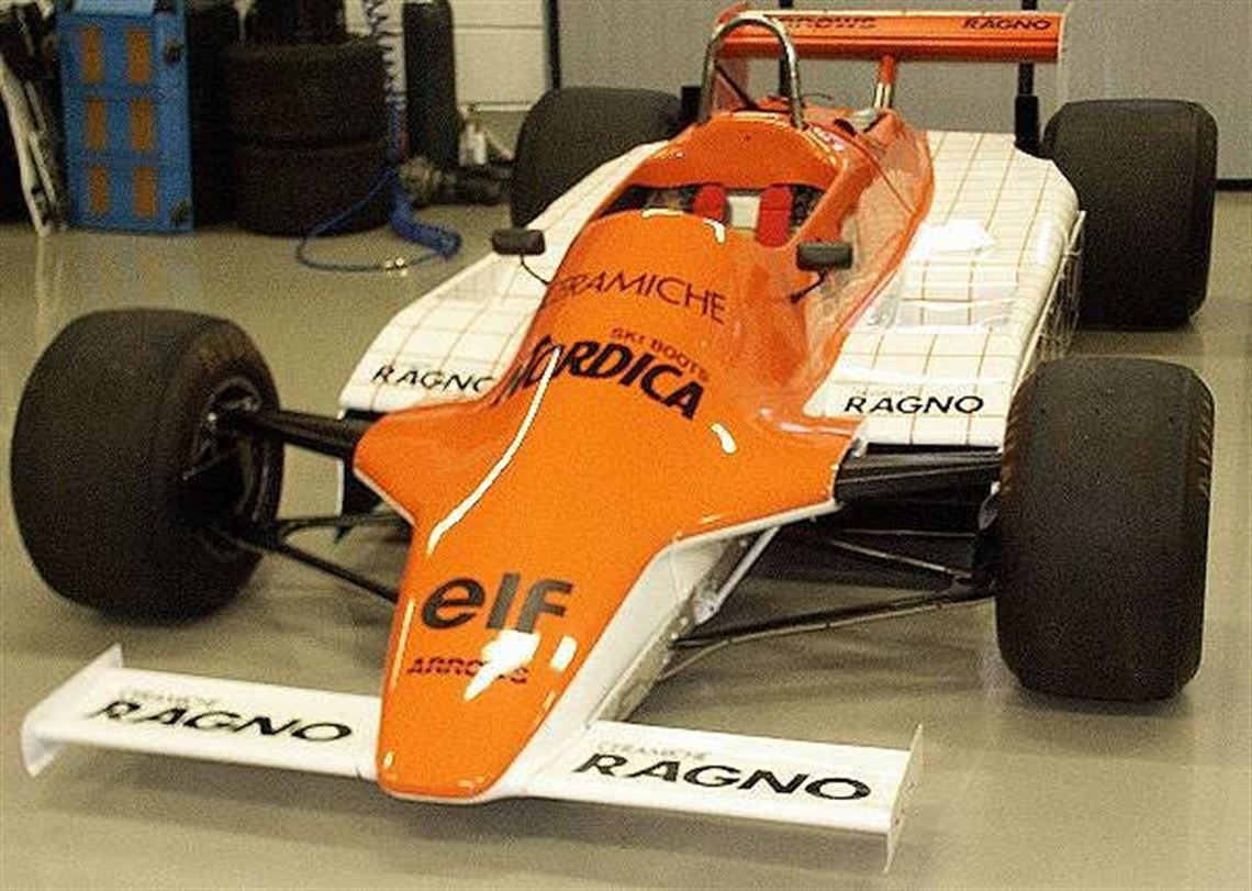 1982-arrows-a4-formula-one-as-roller-with-eng