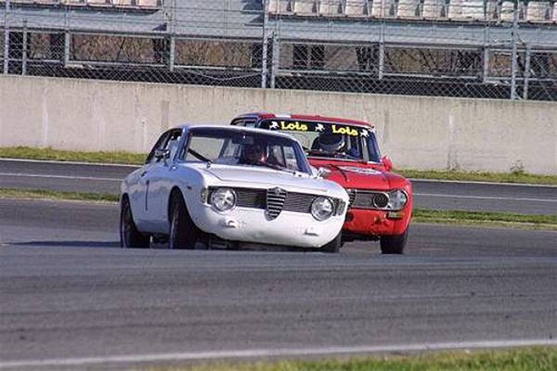 1964-alfa-romeo-guilia-gt-historic-race-car