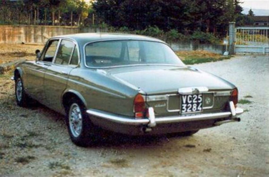 1974-jaguar-xj6-42