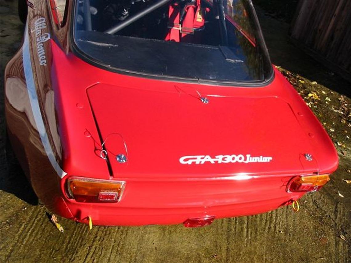 1964-alfa-romeo-gta-replica-race-readyuk-road