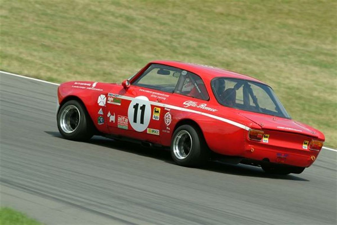 1964-alfa-romeo-gta-replica-race-readyuk-road