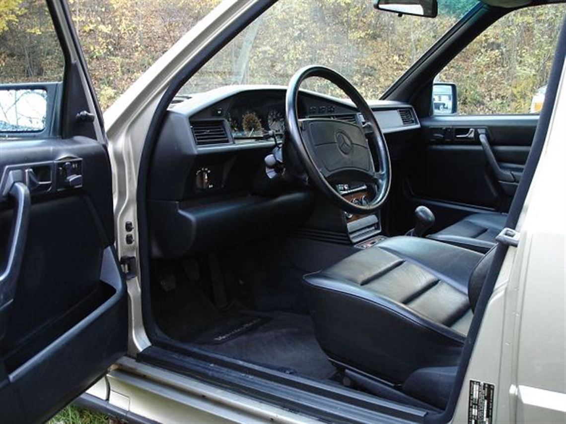 1987-mercedes-benz-190e-23-16v