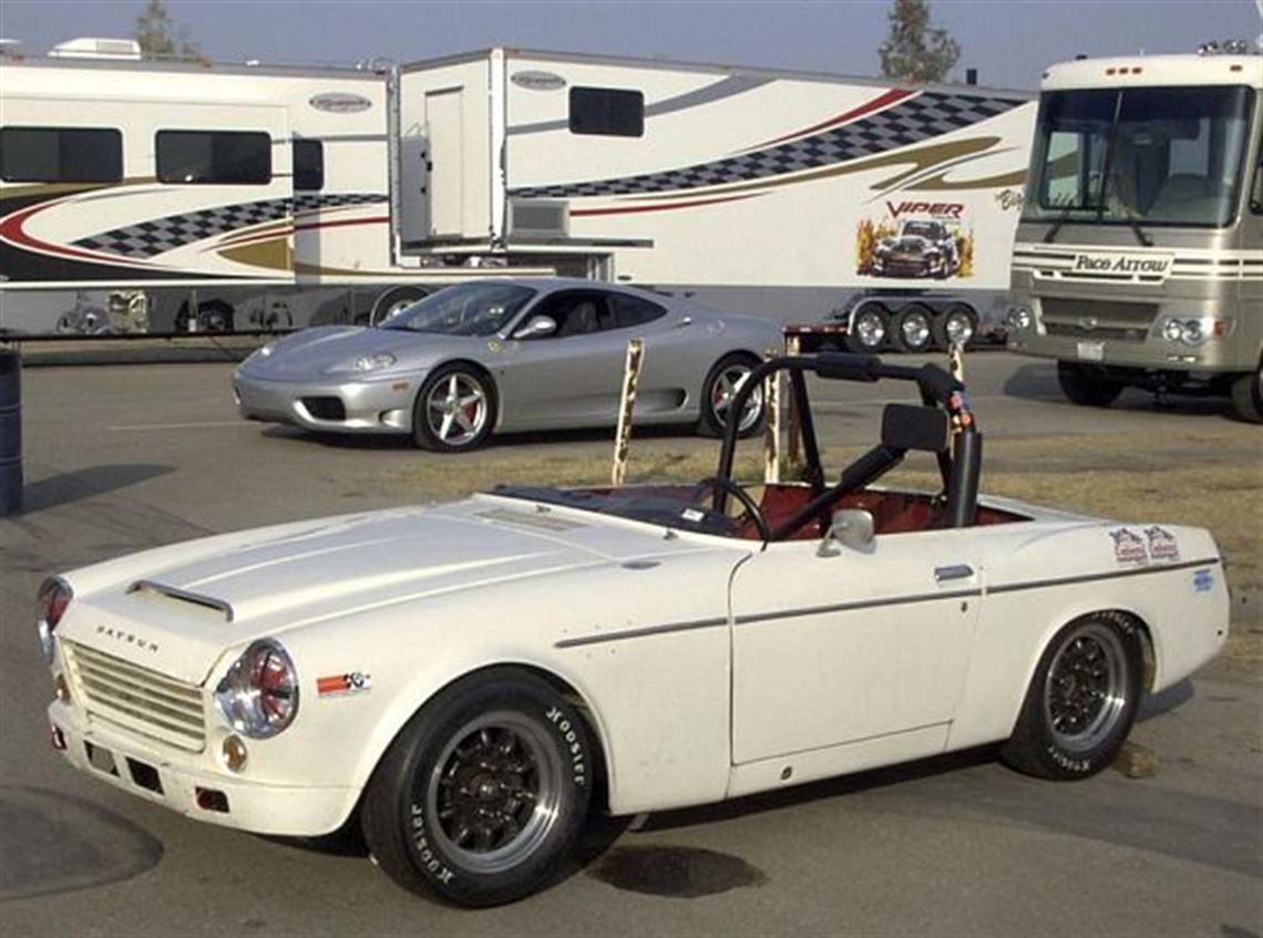 1965-datsun-2000-roadster