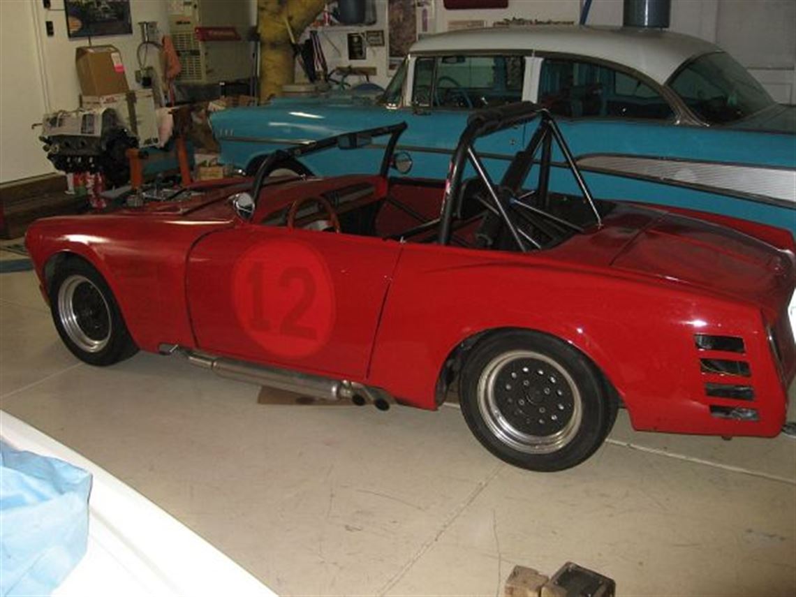 1969-datsun-2000-roadster