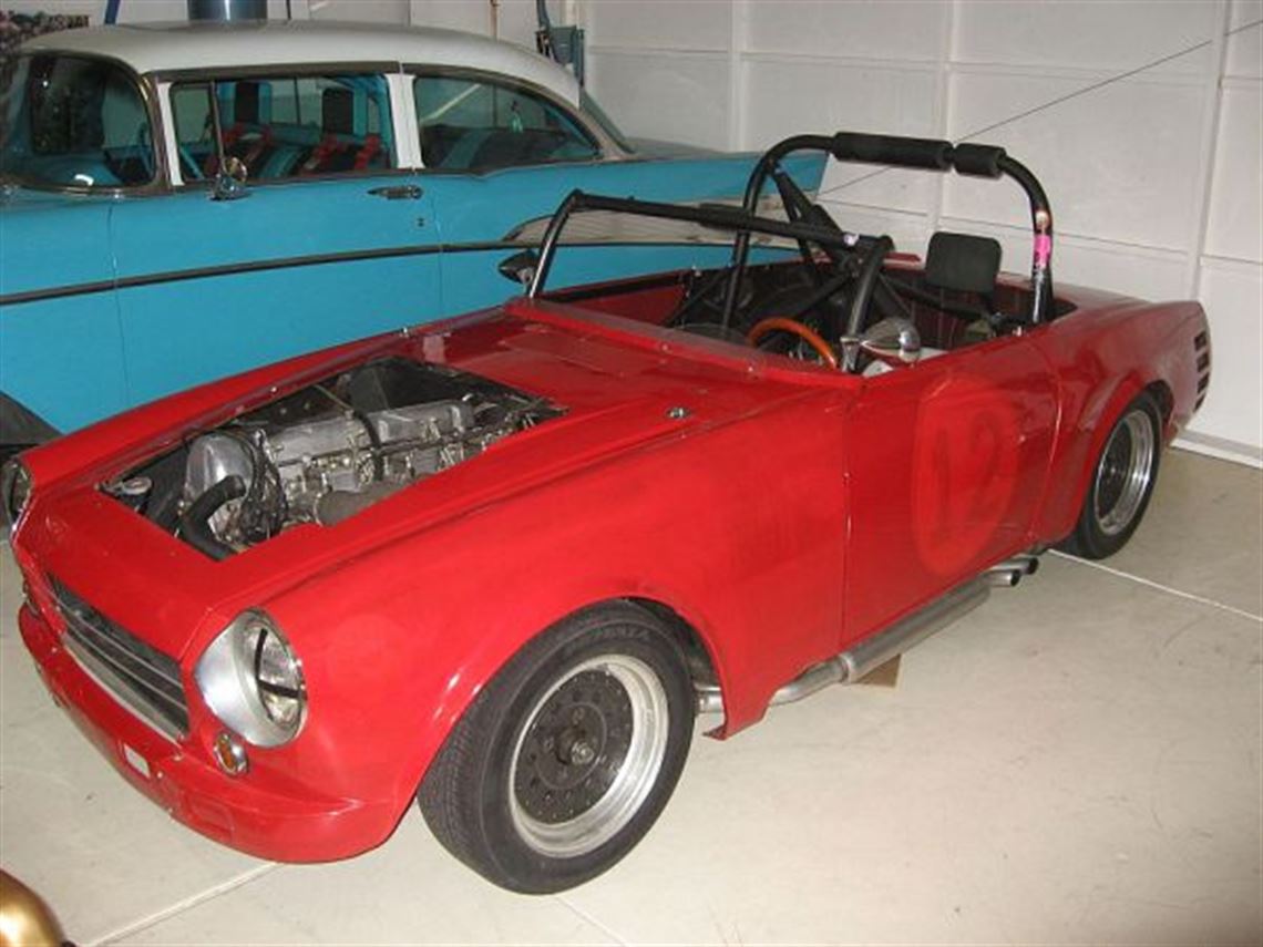 1969-datsun-2000-roadster