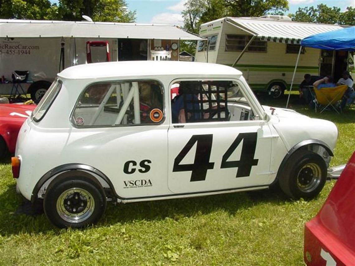 1964-morris-cooper-mk1-ready-for-the-2009-sea