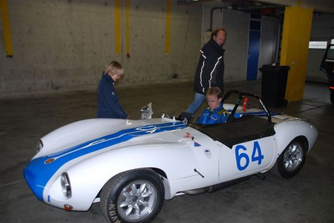 1964-ginetta-g4-round-tube-race-car-racer-nee