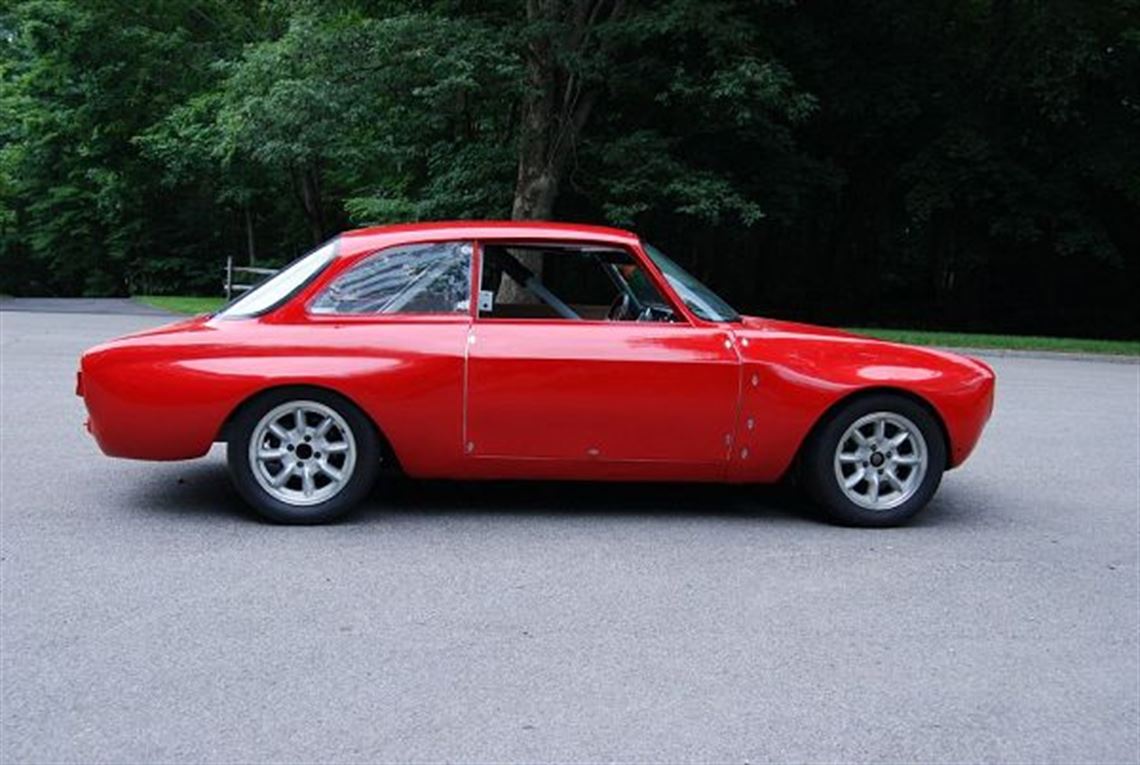 1972-alfa-romeo-2000-gt-veloce