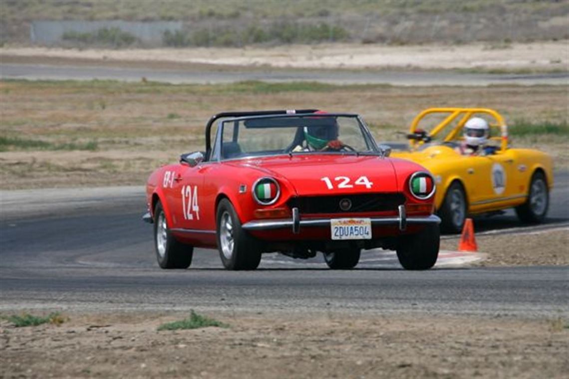 1971-fiat-124-spider-race-car