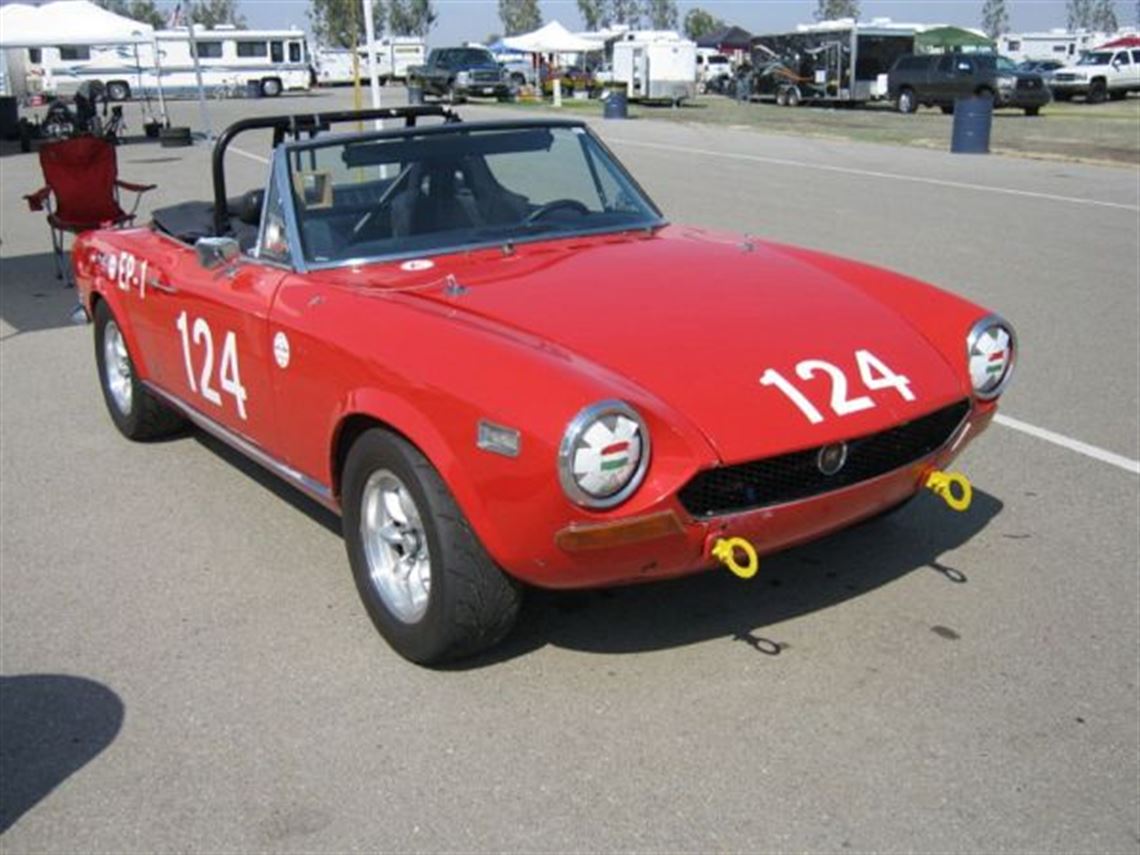 race-cars.com - 1971 Fiat 124 Spider Race Car