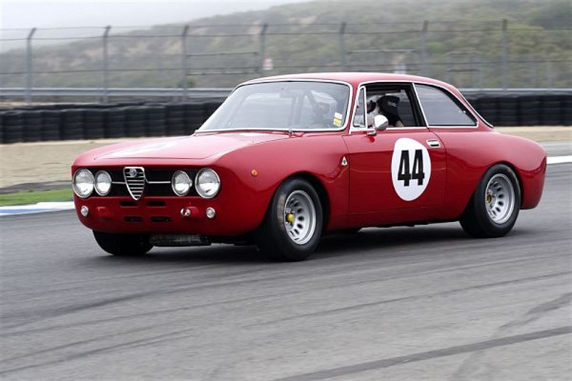 1972-alfa-romeo-gtam-r-reproduction