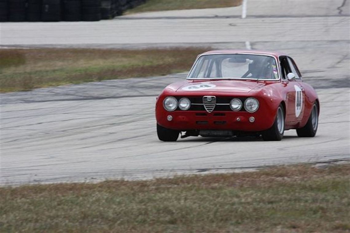 1972-alfa-romeo-gtam-r-reproduction