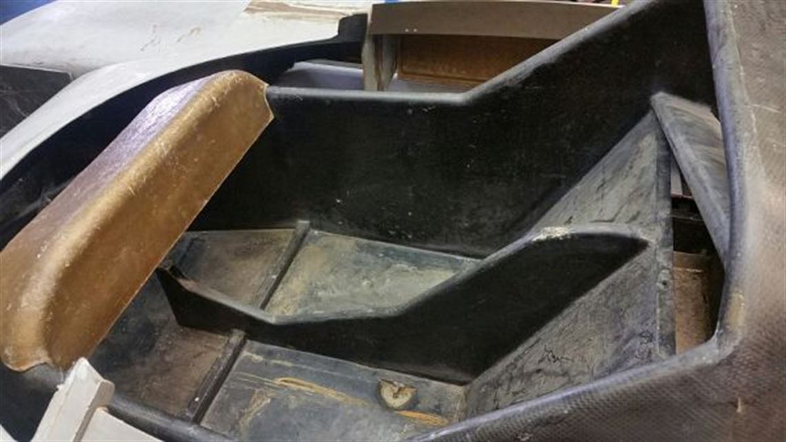 1990-phoenix-camel-lights-chassis