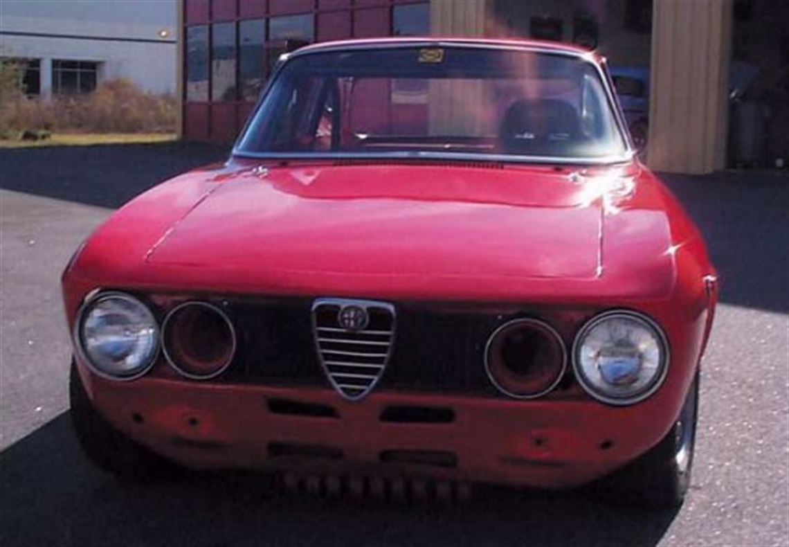 1969-alfa-romeo-gtv-race-car