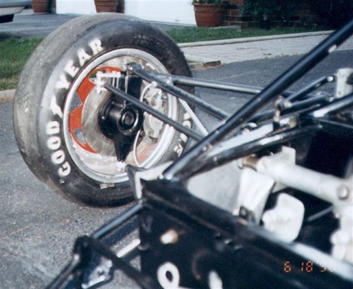 1984-tsunami-formula-ford-1600