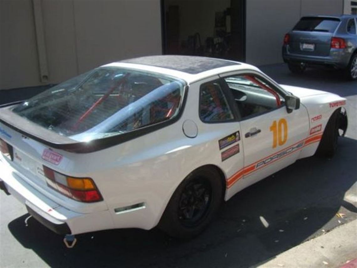 1985-porsche-944-spec-race-ready