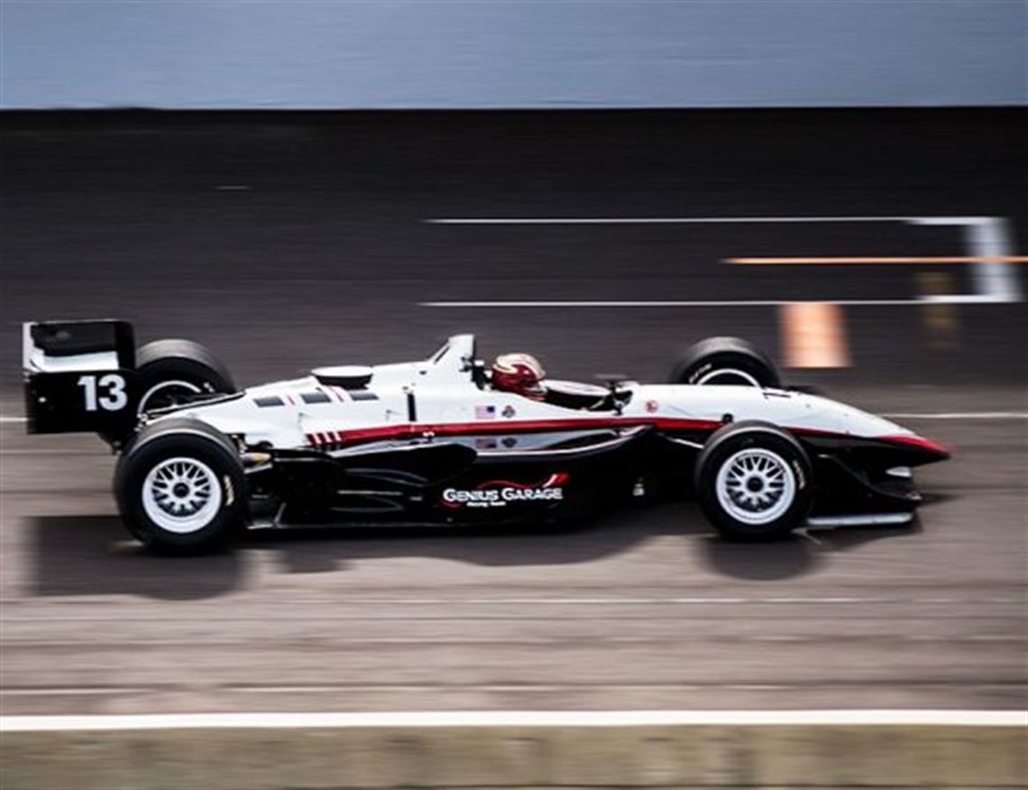 1997-reynard-champ-indy-track-ready