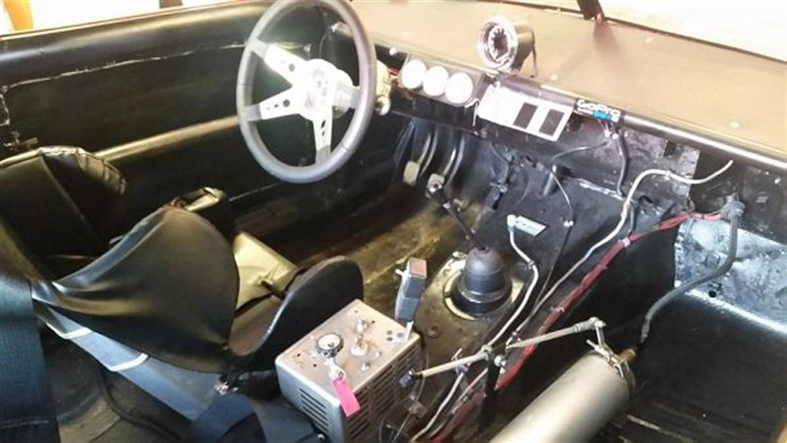 1965-triumph-2000-car-is-sold-sedan-race-read