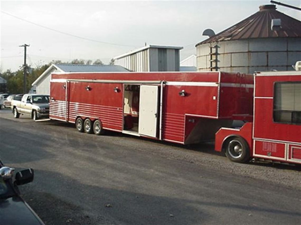 1985-ford-f850-and-trailer