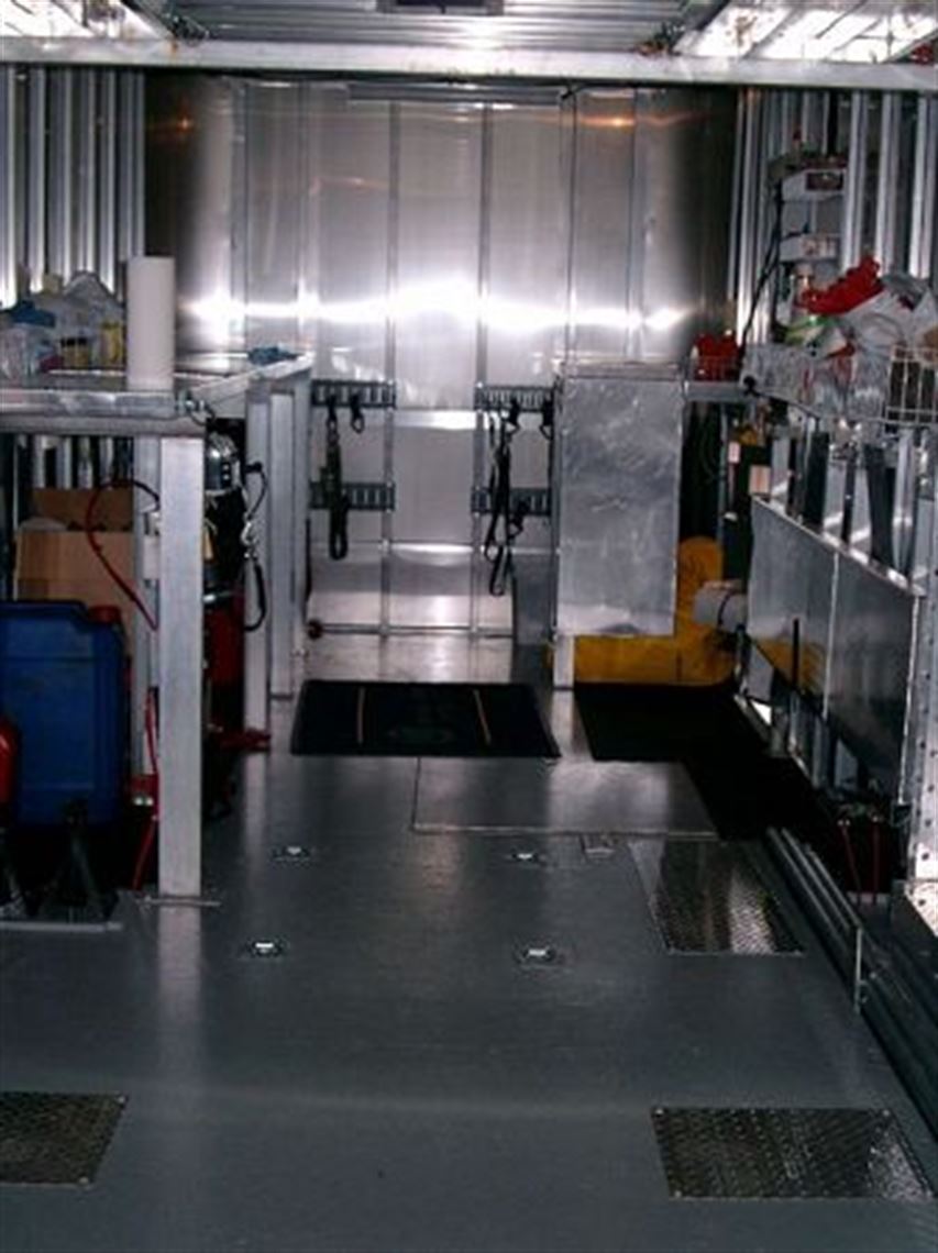 2004-aluminum-trailer-co-quest-series