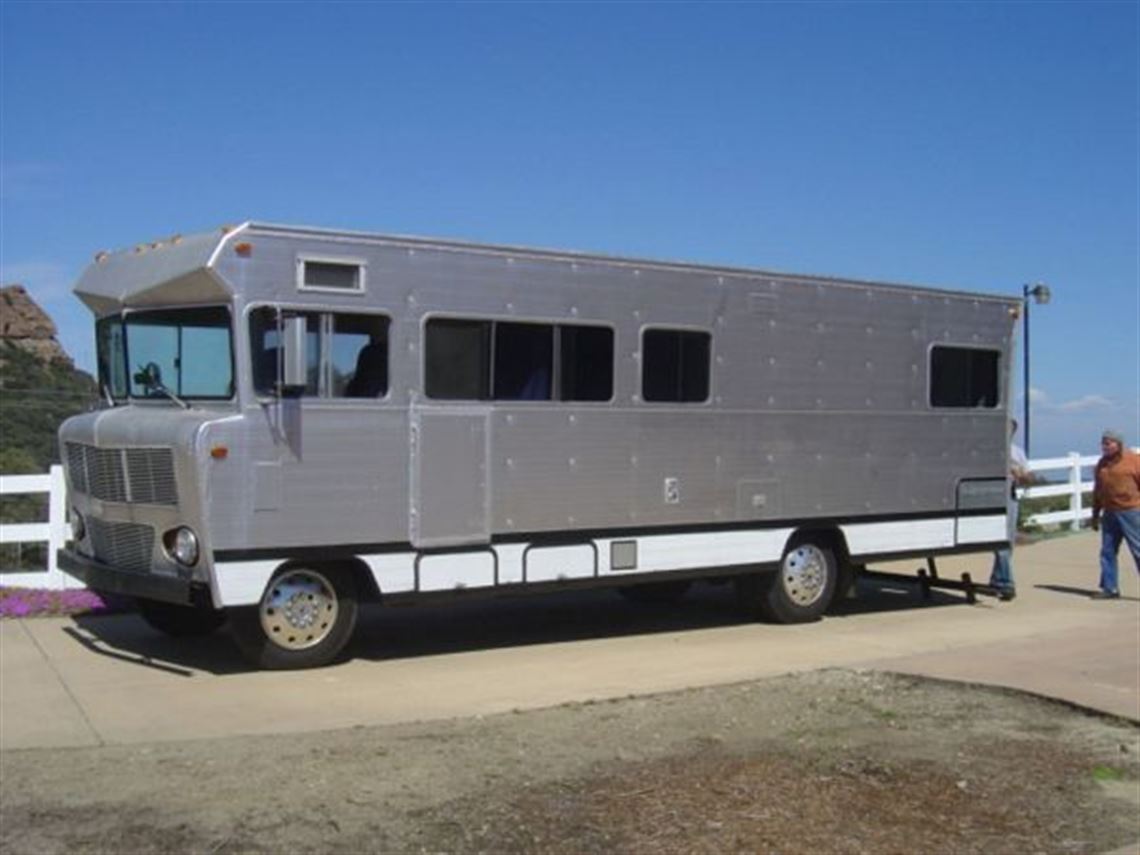 1973-winnebago-custom-car-hauler