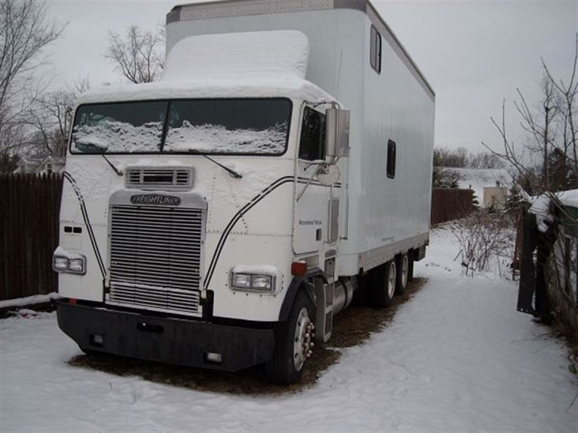 1993-freightliner-1993-semi-7car-no-cdl-27000