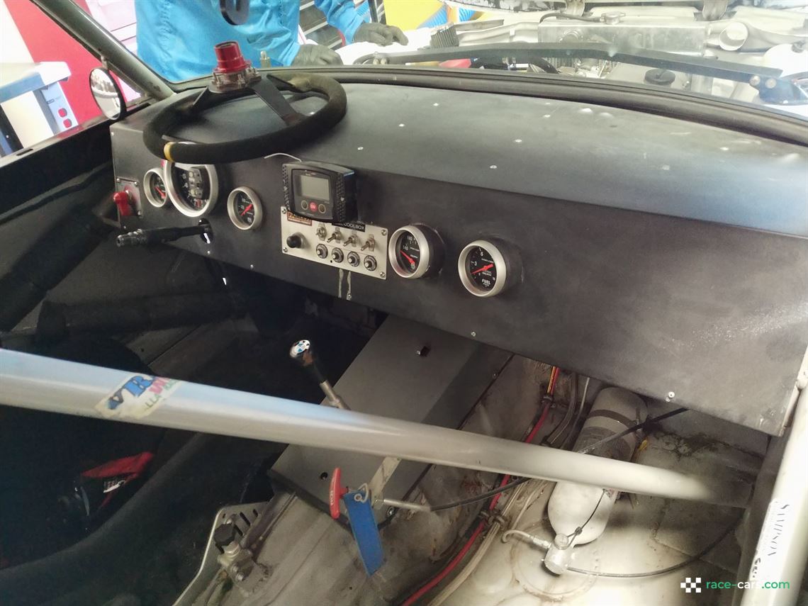 1970-bmw-2002-race-car