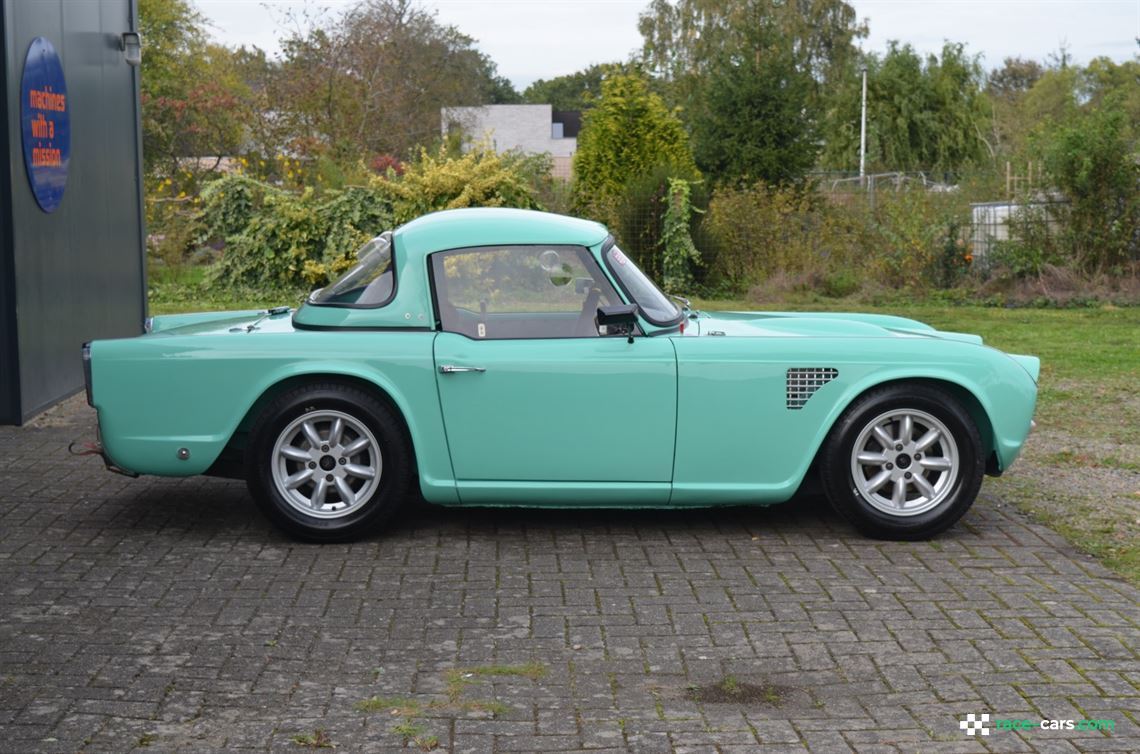 a-pair-of-matching-tr4s