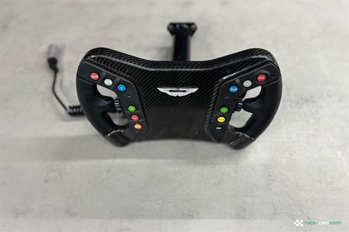 gt4-aston-martin-steering-wheel