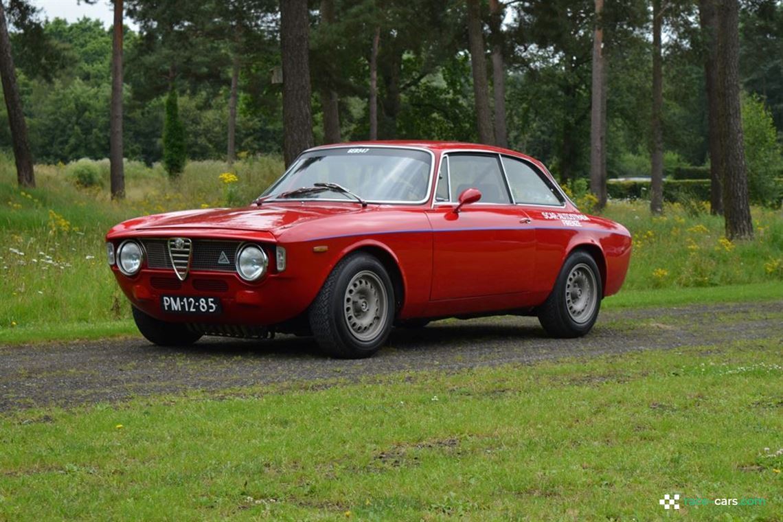 1967-alfa-romeo-gt-junior-in-gta-looks-with-2