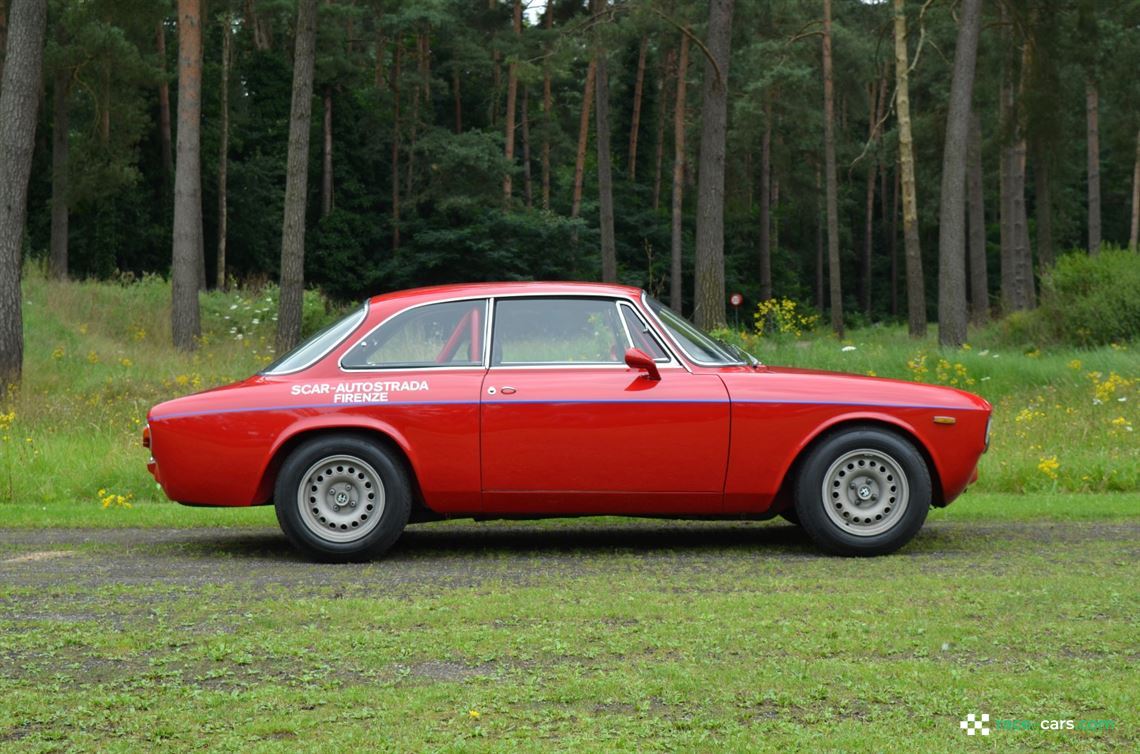 1967-alfa-romeo-gt-junior-in-gta-looks-with-2