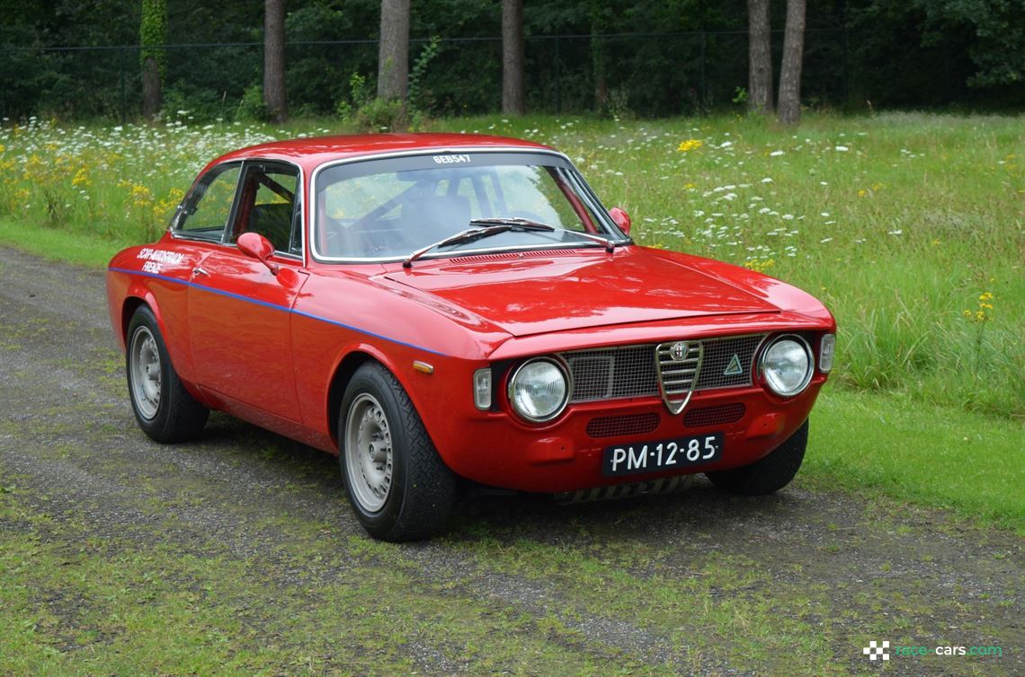 1967-alfa-romeo-gt-junior-in-gta-looks-with-2