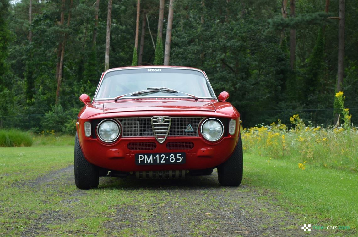 1967-alfa-romeo-gt-junior-in-gta-looks-with-2