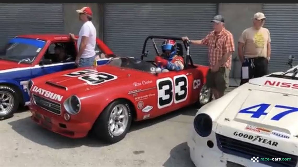 vintage-1967-2000-datsun-roadster-racecar