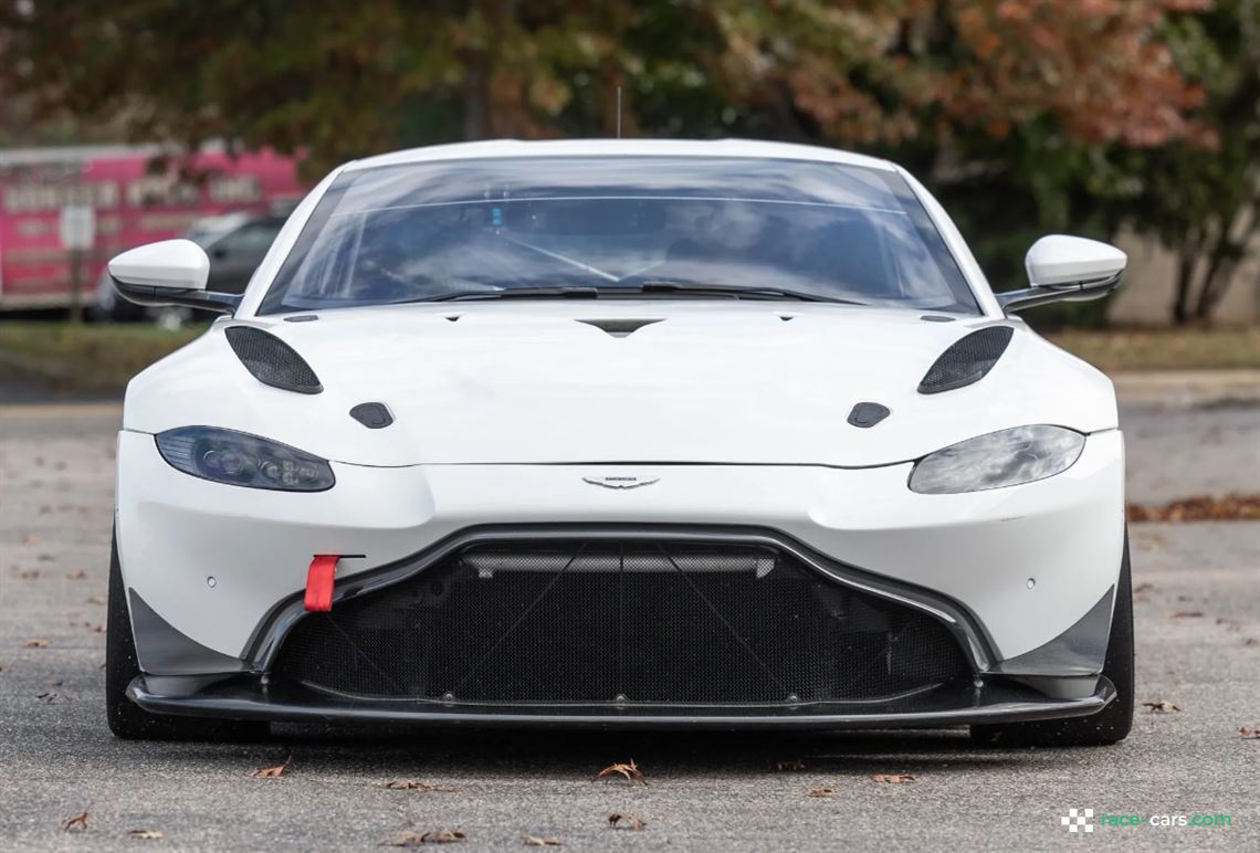 2023-aston-martin-vantage-gt4